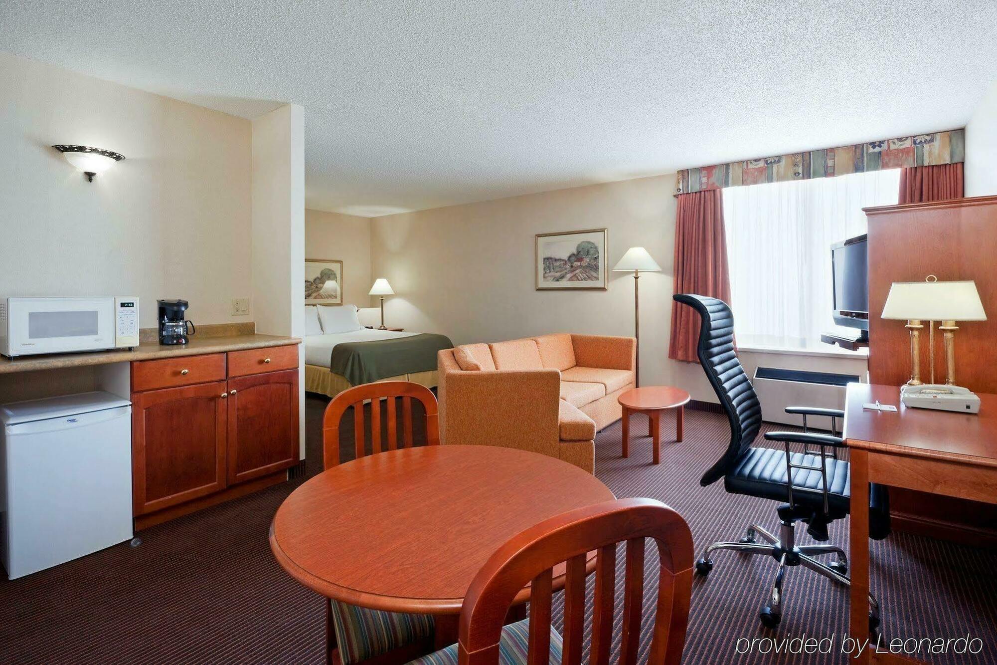 Quality Inn & Suites Regina Downtown Exterior foto